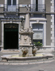 fontaine des quatre piliers